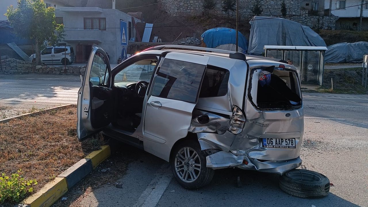 Karabük'te iki ayrı trafik kazasında 6 kişi yaralı