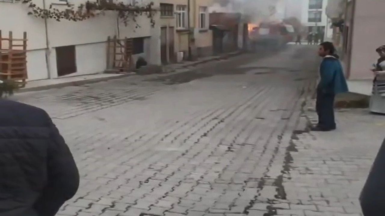 Tosya'da korku dolu anlar: Alev alev yandı!
