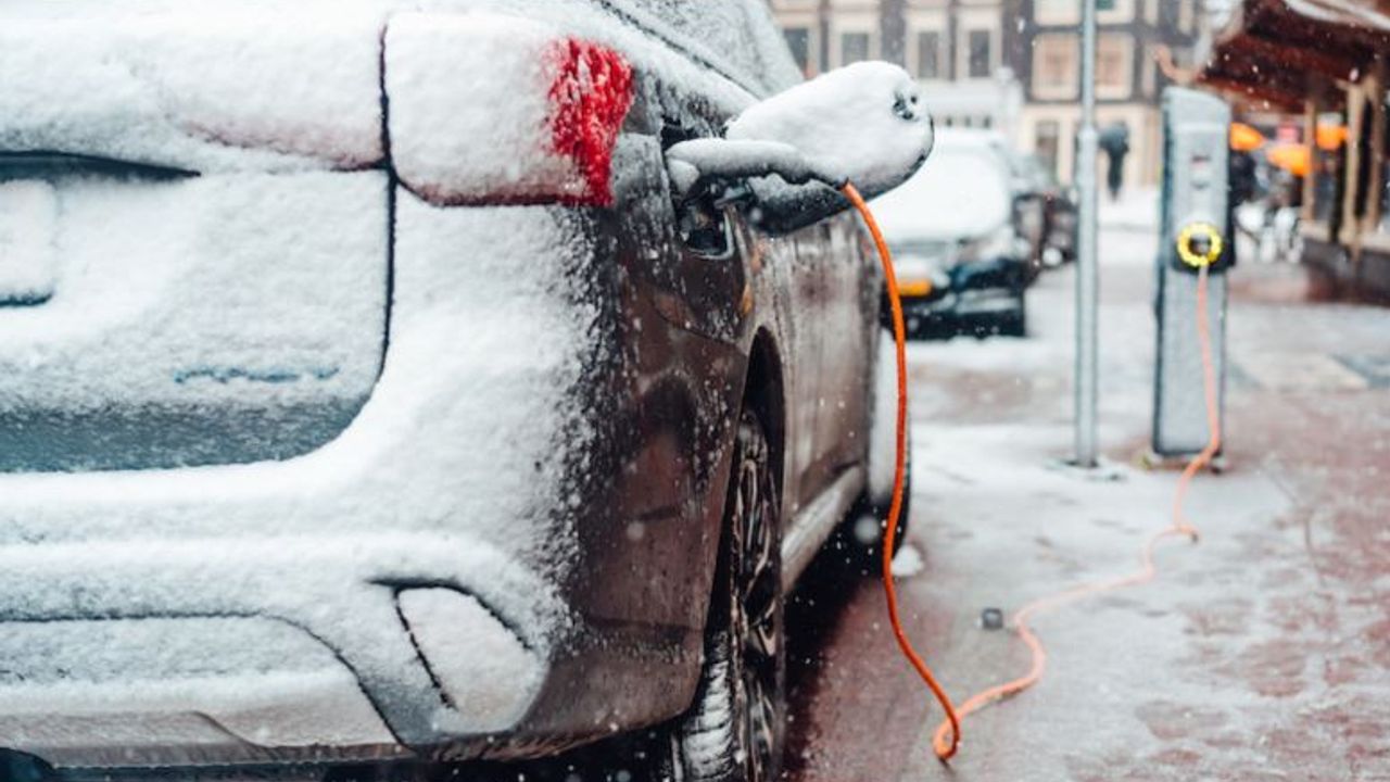 Elektrikli otomobillerin kış tecrübesi: Bazı konularda sınıfta kaldılar!