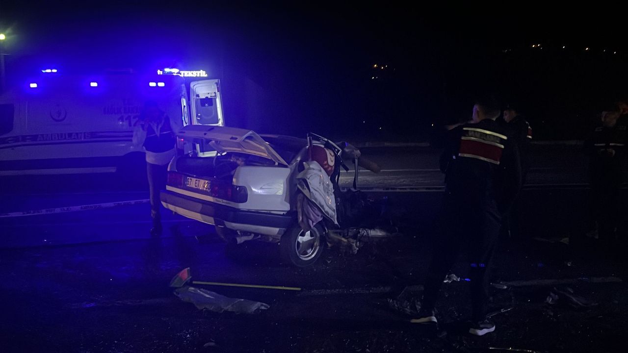 Zonguldak’taki kazada otomobil ikiye bölündü: 1 ölü, 5 yaralı