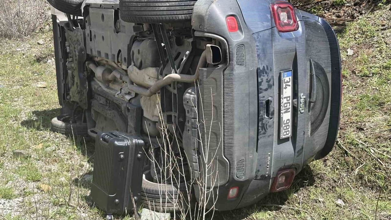 Kastamonu'da cip ile hafif ticari araç kafa kafaya çarpıştı