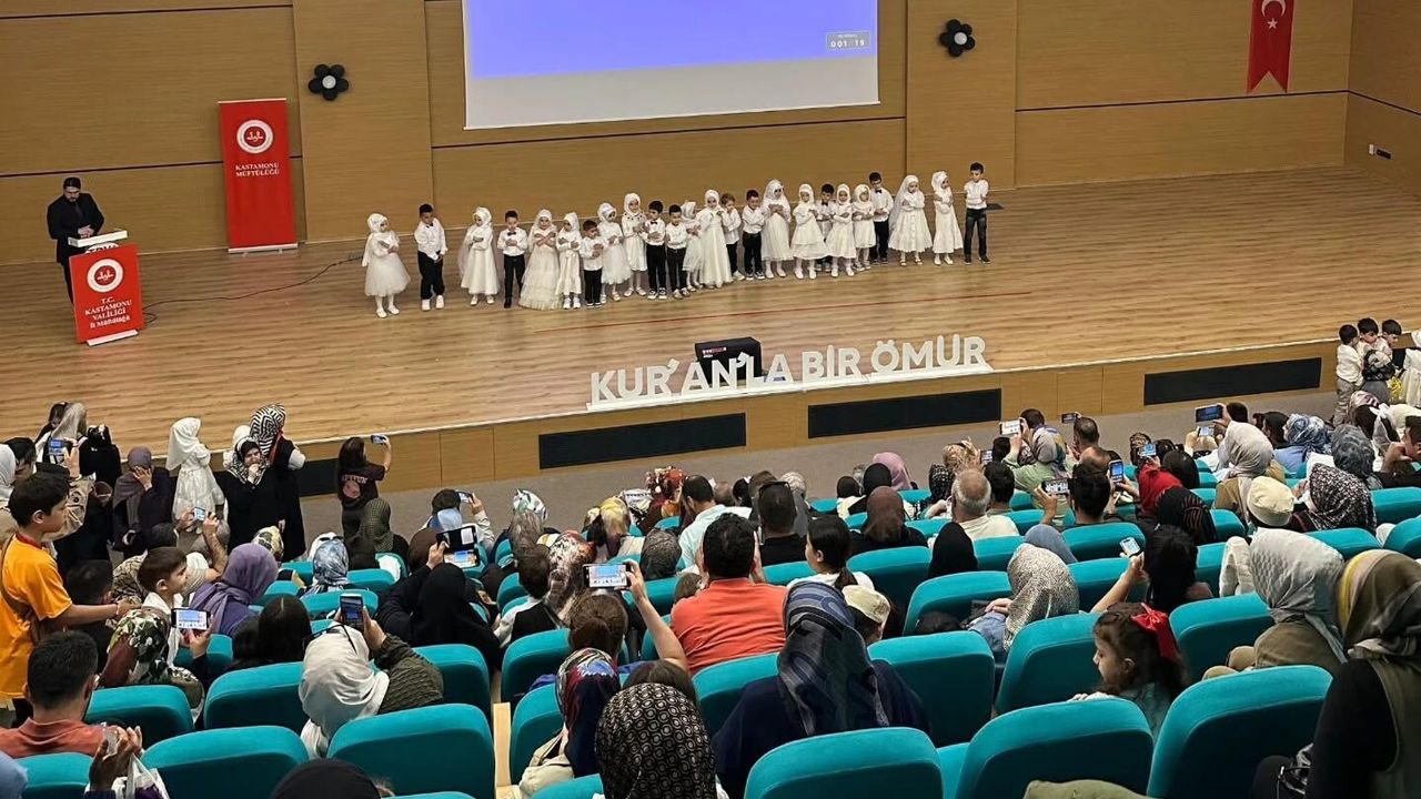 Kastamonu'da kursiyer minikler yıl sonu heyecanı yaşadı