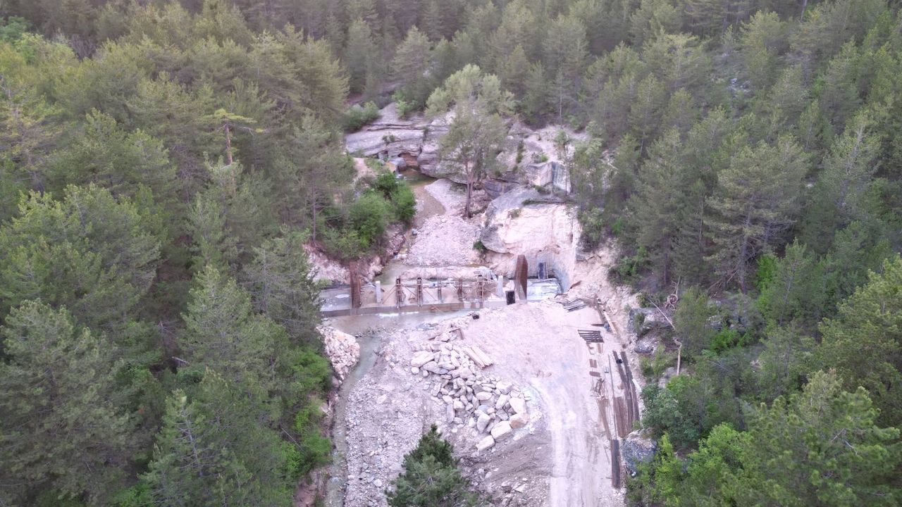 Araç Çarşak Deresi’nde taşkın kontrol çalışmaları sürüyor