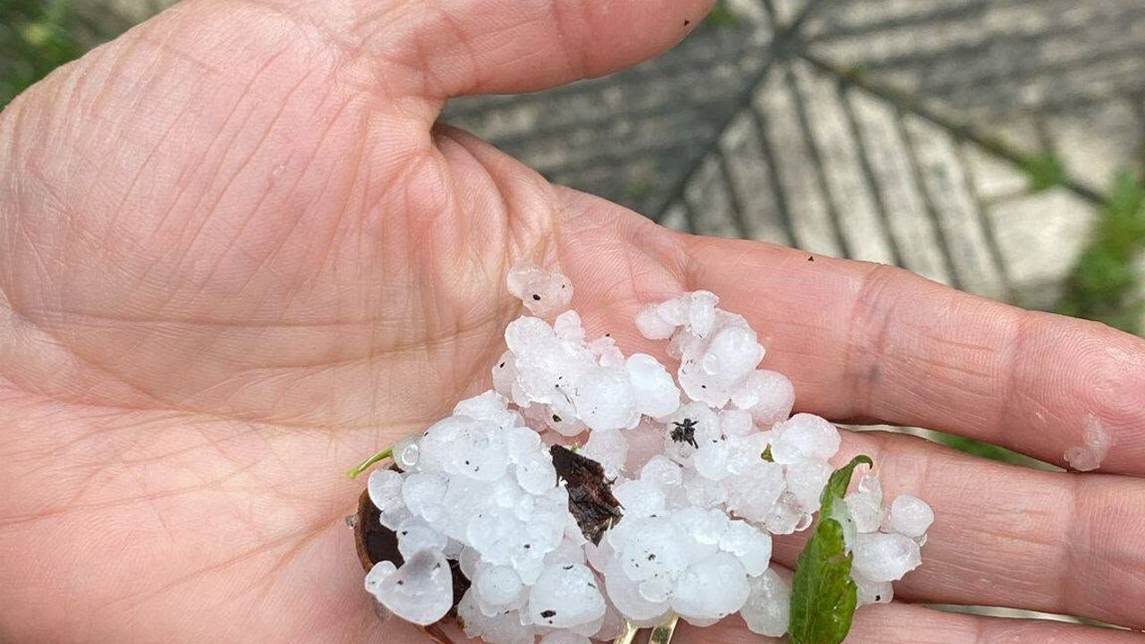 Kastamonu'da gökyüzü delindi: Dolu yağdı, rögarlar