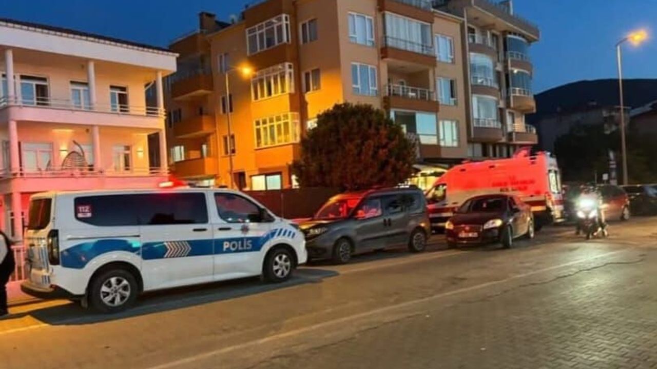 Cide’de otomobille motosiklet çarpıştı