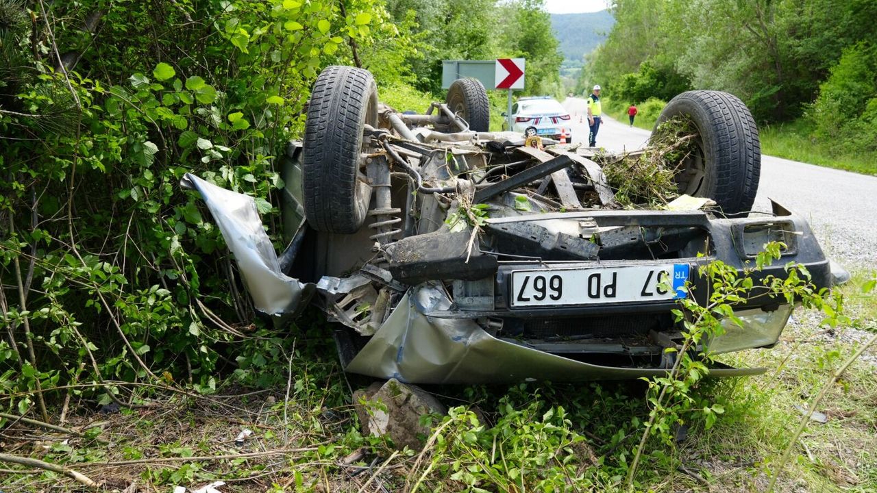 Kastamonu’da feci kaza: Otomobil takla attı, 2'si 