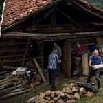 Kastamonu'da yıkılan evin enkazı imece usulüyle kaldırılıyor