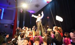 Depremzede aileler ve çocukları, Belediye’nin eğlencesinde moral buldu…