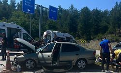 Sinop'ta tır ile çarpışan otomobildeki 2 kişi yaralandı