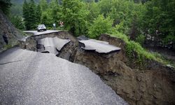 Çatalzeytin’de yol çöktü, 5 köyün ilçe bağlantısı koptu