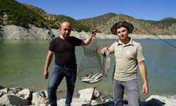 Barajdaki balık kafesleri patladı, vatandaşlar baraja koştu