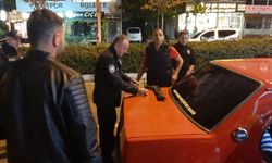 Durdurulan otomobilden silah ve uyuşturucu kullanma aparatı çıktı 