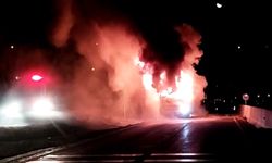 Sinop plakalı yolcu otobüsü alev alev yandı