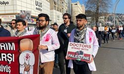 İsrail zulmüne doktorlardan sessiz yürüyüş!