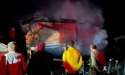 Kastamonu Devrekani'de çıkan yangında 2 ev yandı