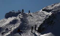 Kayakseverler Ilgaz'a: Kar kalınlığı 47 santimetreye yükseldi