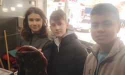 İnebolu'da öğrenciler Karadeniz'de görülmeyen "Fener Balığı" avladı
