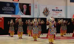Kastamonu'da halk oyunları il birinciliği şölene dönüştü