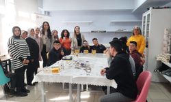 İhsan Ozanoğlu Özel Eğitim Meslek Okulu özel öğrencileri epoksi üretti