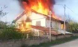 Karabük'te alevlere teslim olan müstakil ev yanarak kül oldu