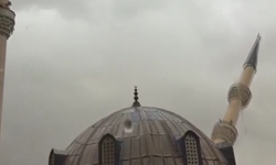 Çankırı'da şiddetli fırtına minareyi yıktı