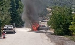 Karabük'te torununu YKS sınav merkezine bırakan kişinin kullandığı otomobil dönüş yolunda yandı