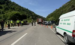 Sinop'ta otomobille sağlık personelinin bulunduğu araç çarpıştı, 3 kişi öldü,  3 kişi yaralandı