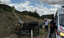 Çorum'da devrilen traktörün sürücüsü yaralandı