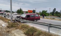 Samsun'da bariyere çarpan otomobildeki 2 kişi yaralandı