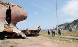 Zonguldak Valisi, enkazdan çıkarılan parçalarda yapılan çalışmaları inceledi