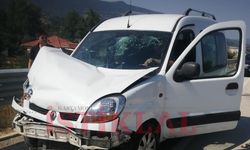 İstanbul’dan Cide’ye gelen aile kaza yaptı: 2 yaralı