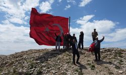 TÜRKAV Kastamonu, Ilgaz'ın zirvesine Türk Bayrağını astı!