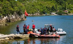 Cide’de batan teknenin kaptanından hâlâ bir haber yok