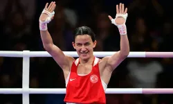 Milli boksör Hatice Akbaş Paris 2024'te gümüş madalya aldı