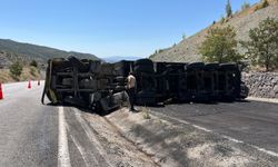 Kömür yüklü tır devrildi: Kastamonu – Çankırı yolu trafiğe kapandı