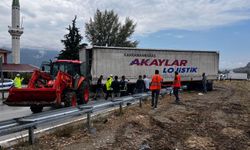 Tosya'da makaslayan tır kazaya yol açtı: 1 yaralı!