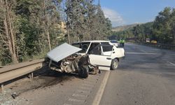 Karabük'te bariyere çarpan otomobildeki yolcu yaralandı