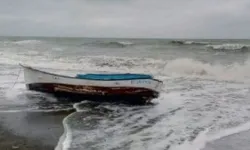 Karadeniz'de balıkçı teknesi alabora oldu: 1 yaralı, 1 kayıp