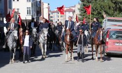 İstiklal Yolu at sırtında geçildi