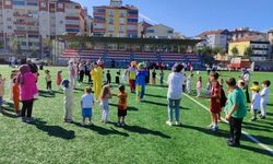 Türkeli MYO Oyun Şenliği'nde çocuklar hem eğlendi hem öğrendi