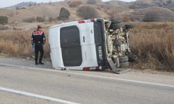 Çorum'da işçi servisi ile traktörün çarpışması sonucu 16 kişi yaralandı