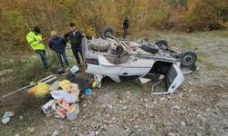 Zonguldak'ta devrilen otomobilde sıkışan çift yaralandı