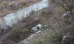 Karabük'te şarampole devrilen otomobilin sürücüsü yaralandı