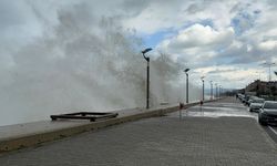 Kastamonu'da dev dalgalar sahili vurdu!