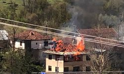 Kastamonu'da alevlere teslim olan üç katlı ev küle döndü