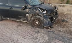 Cide’de kontrolünü kaybetti, park halindeki araca çarptı!