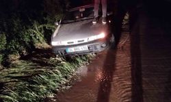 Kastamonu'da akıntıya kapılan sürücü mahsur kaldı