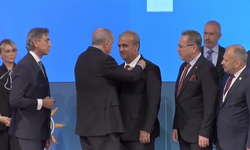 Başkan Yanık'a rozeti Cumhurbaşkanı Erdoğan takdim etti
