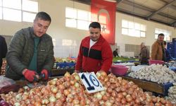 Pazarda soğanın kilosu 7 aydır 10 TL