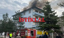 Kastamonu'da bacadan yükselen alevler çatıyı sardı